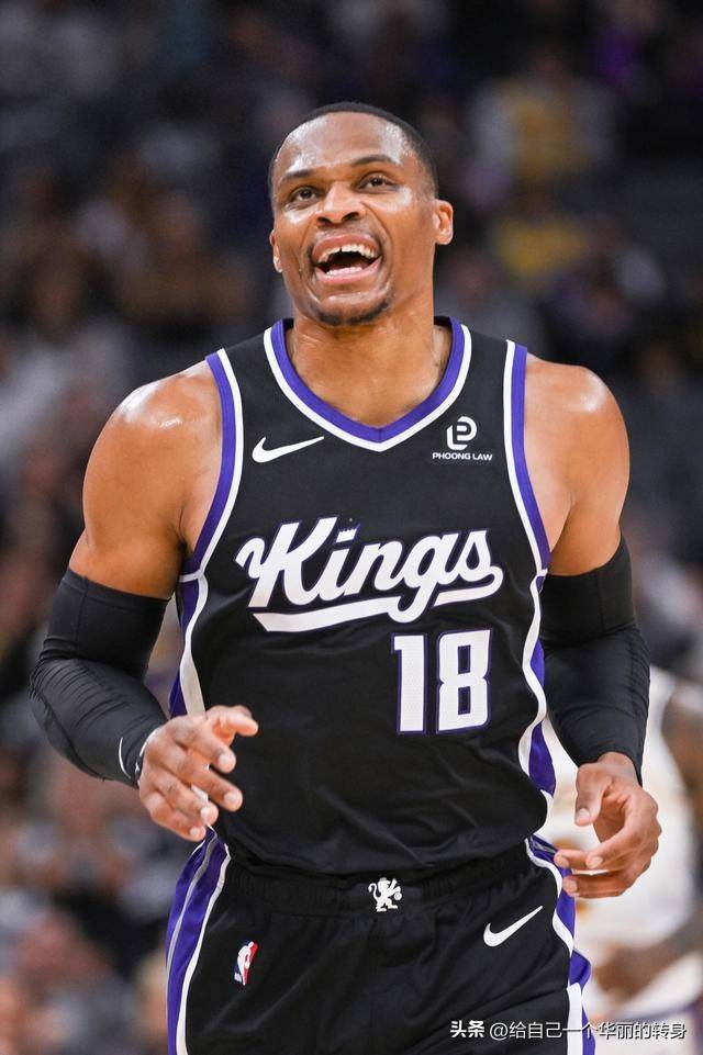 快船大胜巩固西部排名（快船大捷，稳居西部前列）