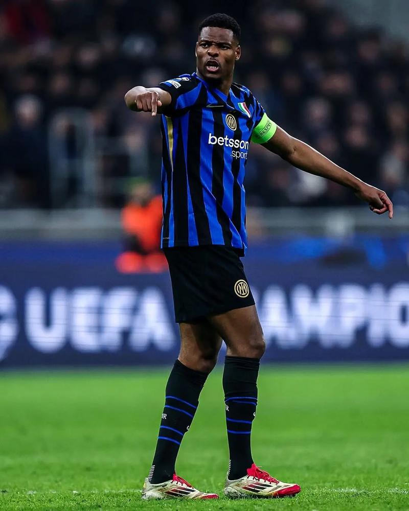 非洲杯半场：姆伯莫助攻，埃永破门，喀麦隆1-0加蓬（非洲杯半场战报：姆伯莫送助攻，埃永建功，喀麦隆1-0领先加蓬）