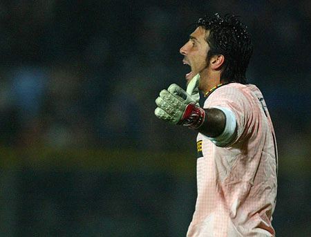 巴萨双喜！德容、费尔明重返训练场 弗利克迎战力增强（巴萨双喜临门：德容与费尔明回归合练，弗利克战力再升）