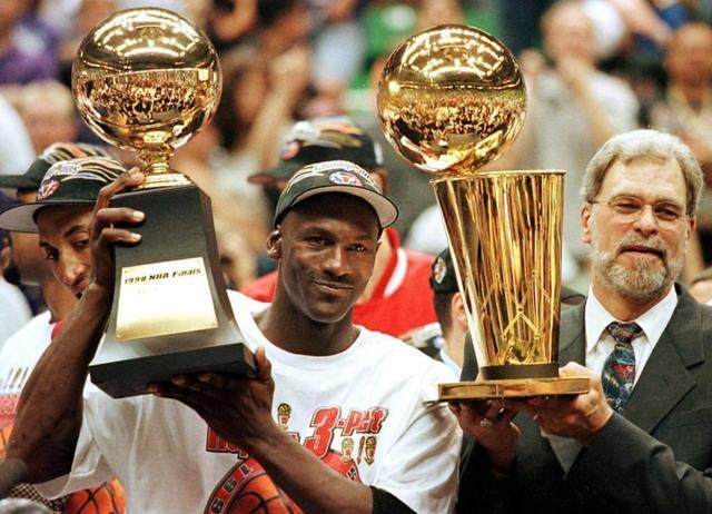 汉堡vs云达不莱梅：法比奥-维埃拉、洛孔加首发，菅原由势、施密德出战（汉堡对阵云达不莱梅：法比奥-维埃拉、洛孔加先发，菅原由势、施密德亮相）