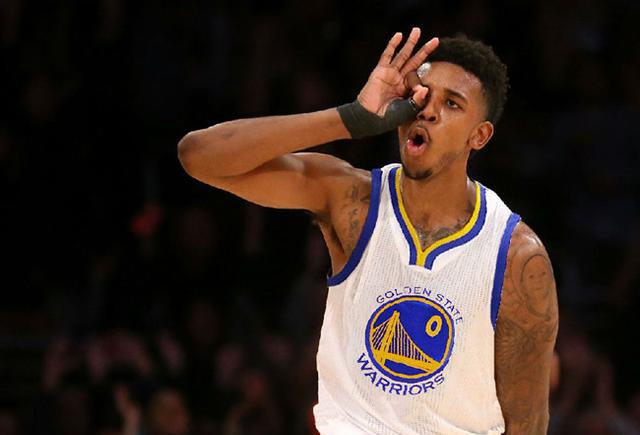 格纳布里：获得巨额收入后曾沉迷奢侈消费，母亲劝我脚踏实地（格纳布里自述高薪到手后曾大肆奢侈，母亲告诫要脚踏实地）