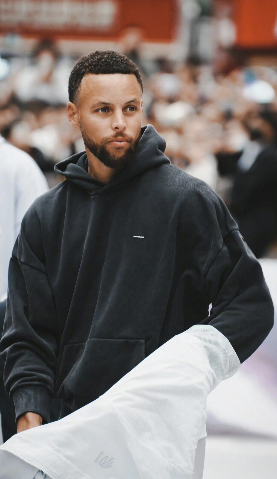 队内得分最高！沃克半场12中5，独得15分3篮板1助攻（半场队内得分王！沃克12投5中砍下15分3篮板1助攻）