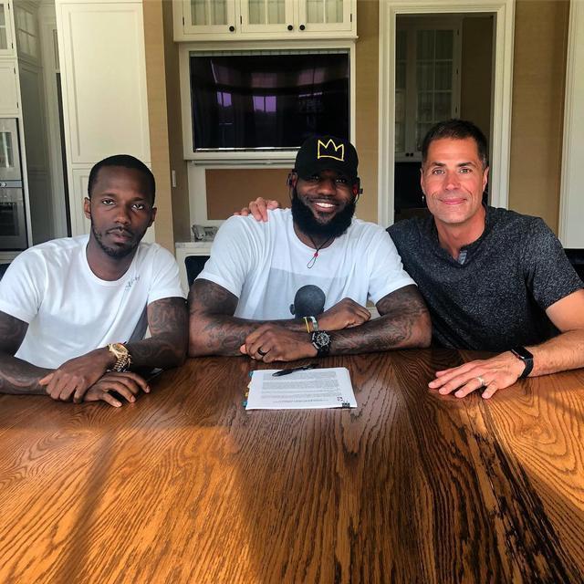 半场战报：莱万特0-2毕尔巴鄂竞技，尼科-威廉斯建功，罗伯特-纳瓦罗破门（半场快讯：毕尔巴鄂竞技2-0领先莱万特，尼科-威廉斯与罗伯特-纳瓦罗先后进球）