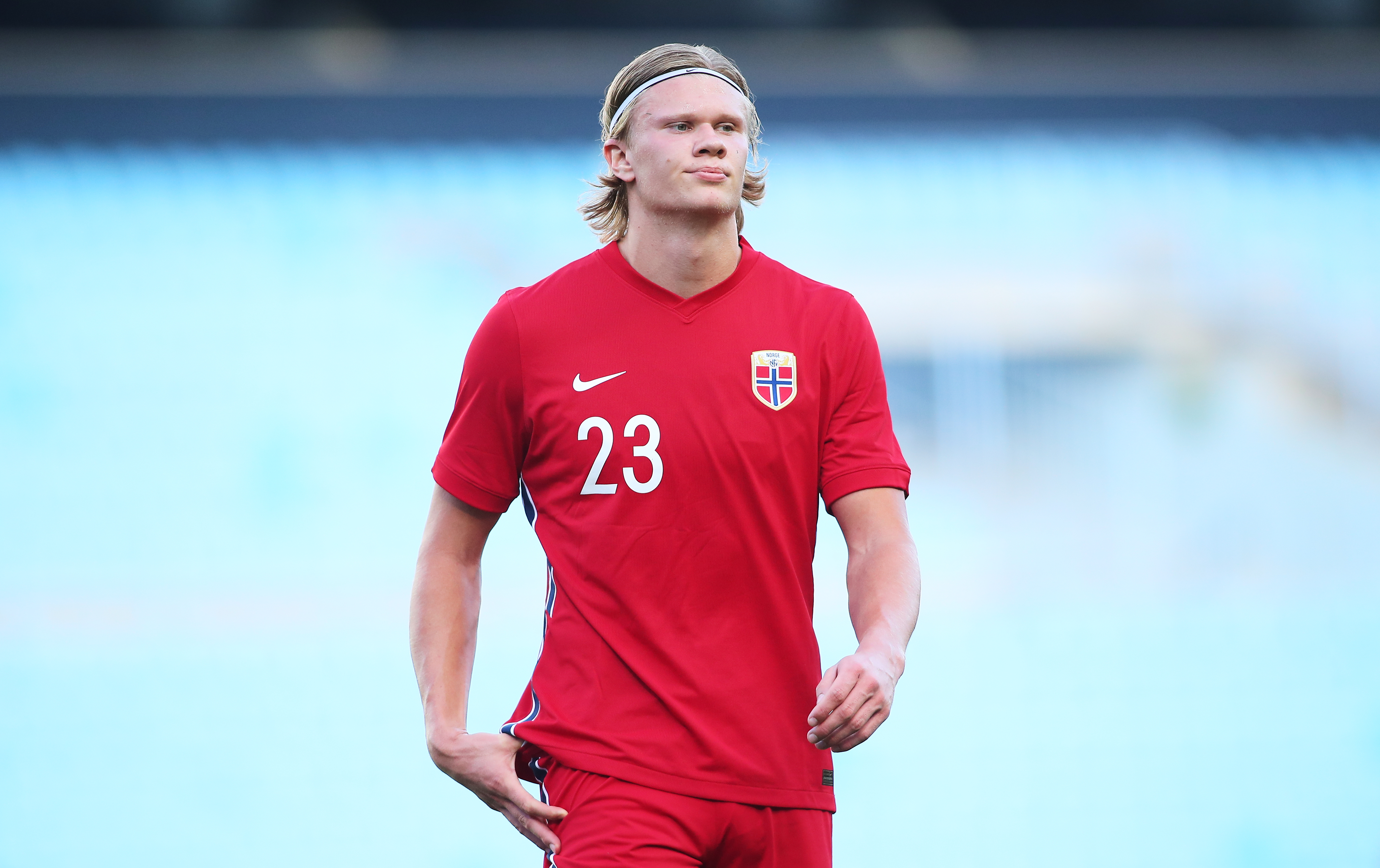 孙兴慜：我不会在冬窗租借回欧洲；作为前锋进球比吃饭还重要（孙兴慜拒冬窗租借回欧洲：身为前锋，进球比吃饭更重要）