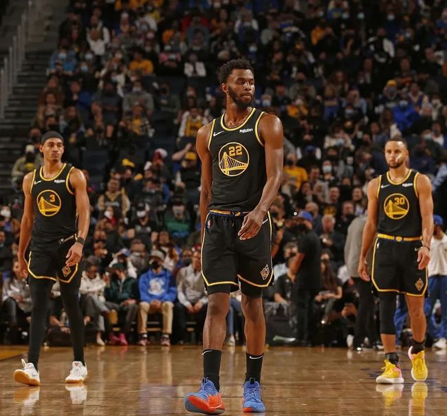 阿斯：巴萨和拜仁都有意桑托斯后卫索萨，后者被誉为新马塞洛（阿斯：巴萨、拜仁均看上桑托斯后卫索萨，他被誉为新马塞洛）